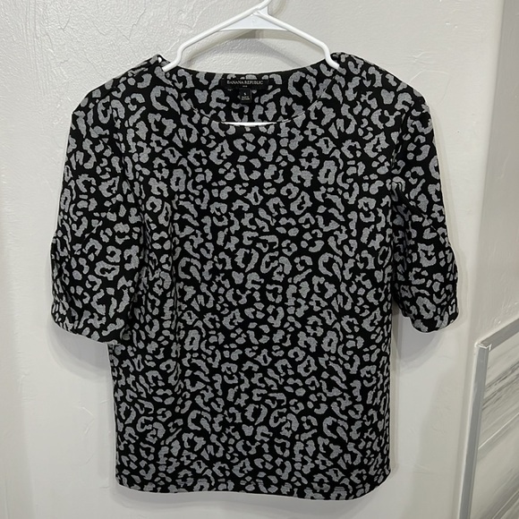 Banana Republic Factory Women's Leopard Ponte Top
Black/Grey Size Small - Picture 2 of 7